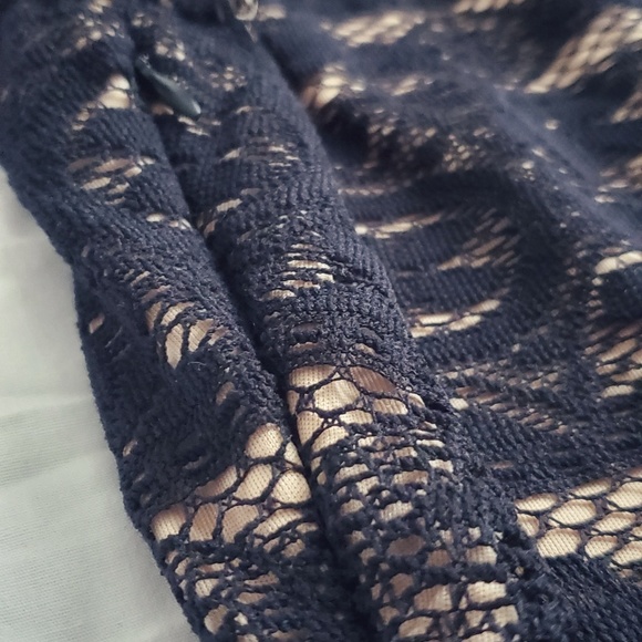 BCBG MAXAZRIA BLACK LACE CIRCLE PEPLUM SLVLS TOP - Picture 7 of 7